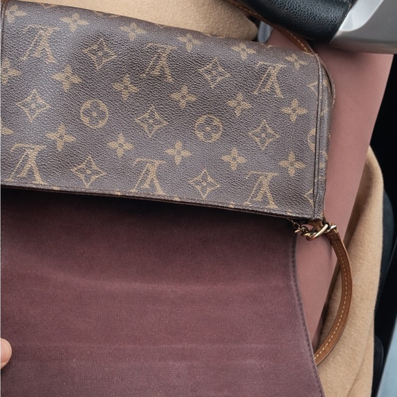 Louis Vuitton, favorite MM Crossbody Bag - Picture 3 of 10